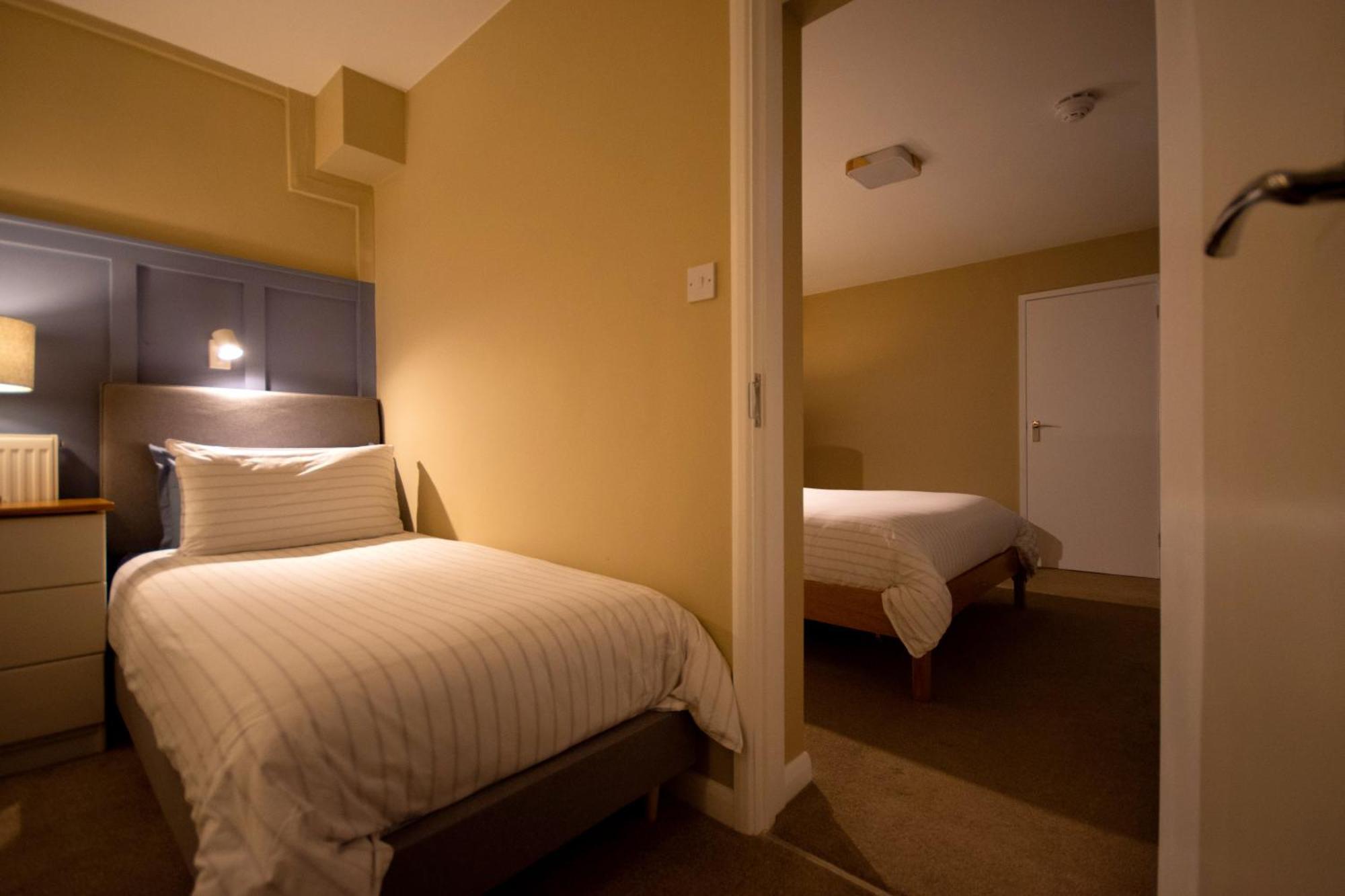 Salamander Guest House Стратфорд-апон-Эйвон Экстерьер фото